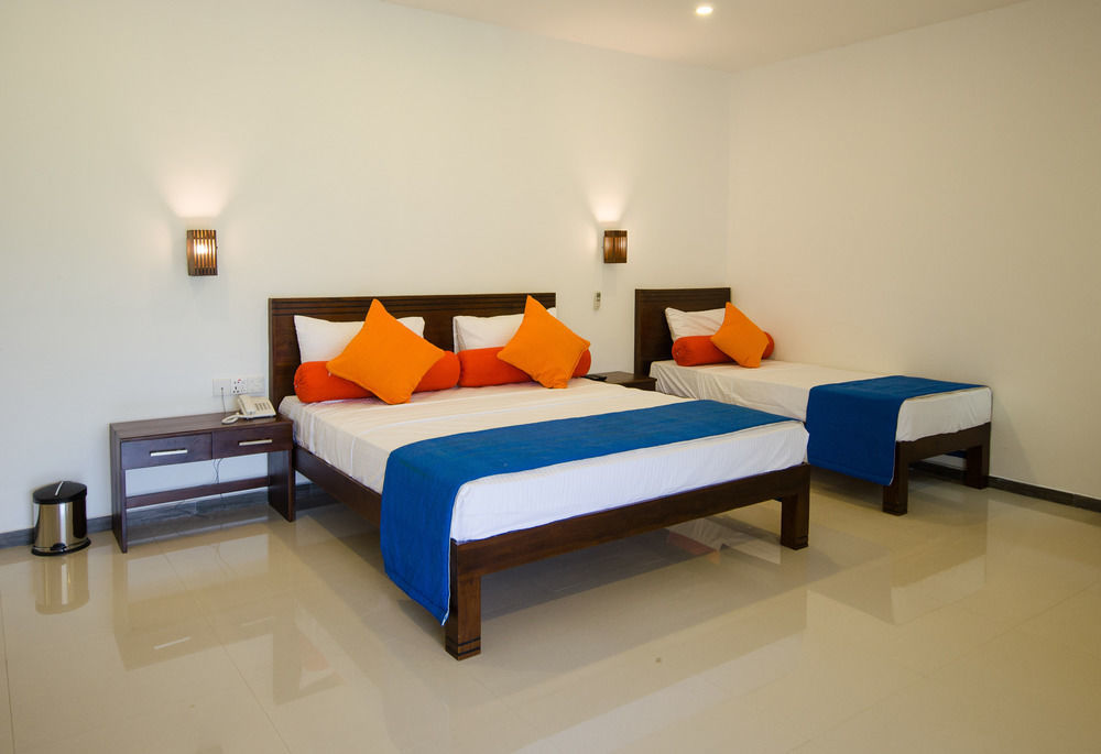 Okwin Resort Kandy Esterno foto