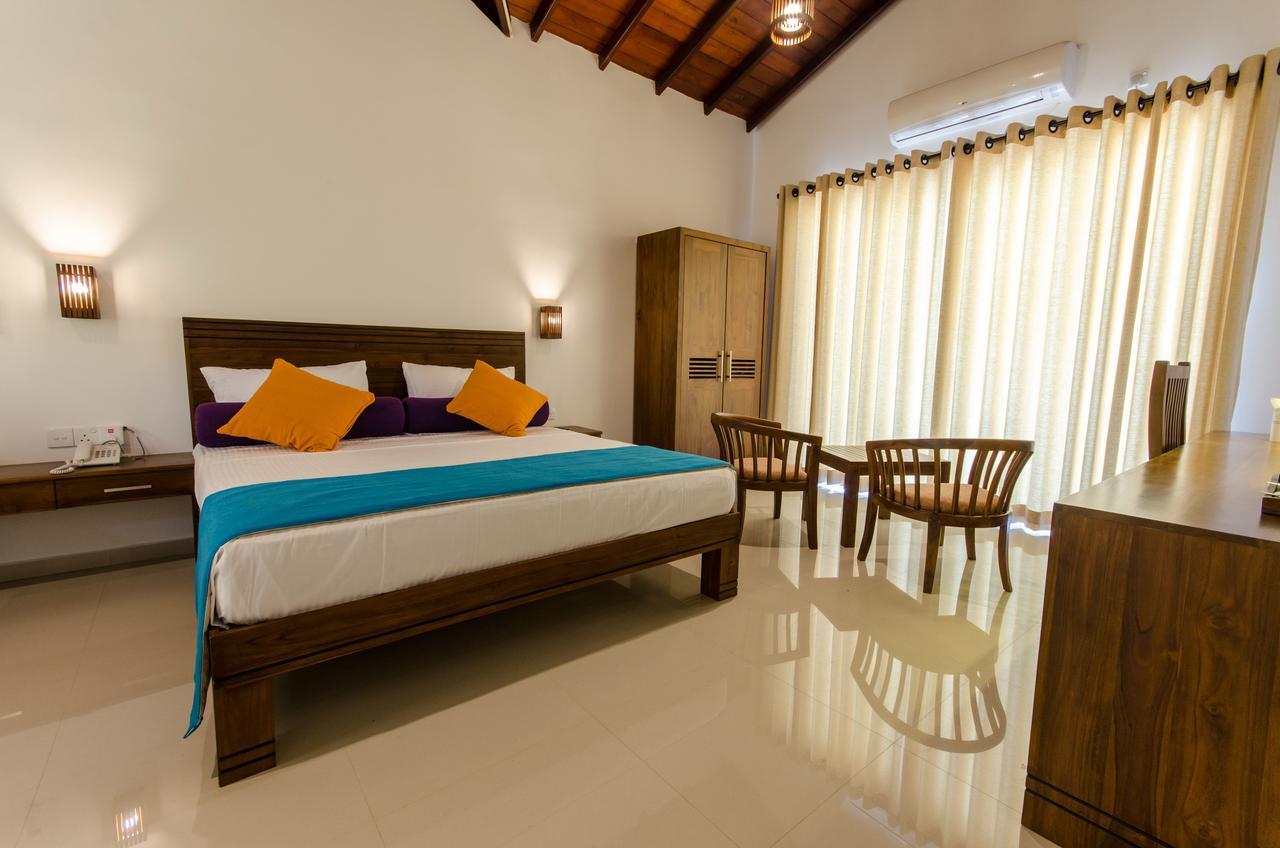 Okwin Resort Kandy Esterno foto