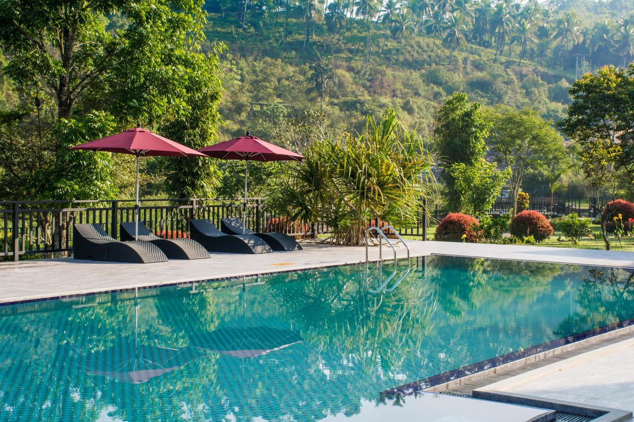 Okwin Resort Kandy Esterno foto